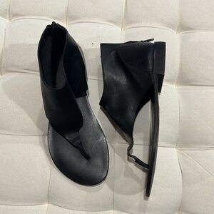 Free People Women's Uma Thong Sandal, Black, size 8.5